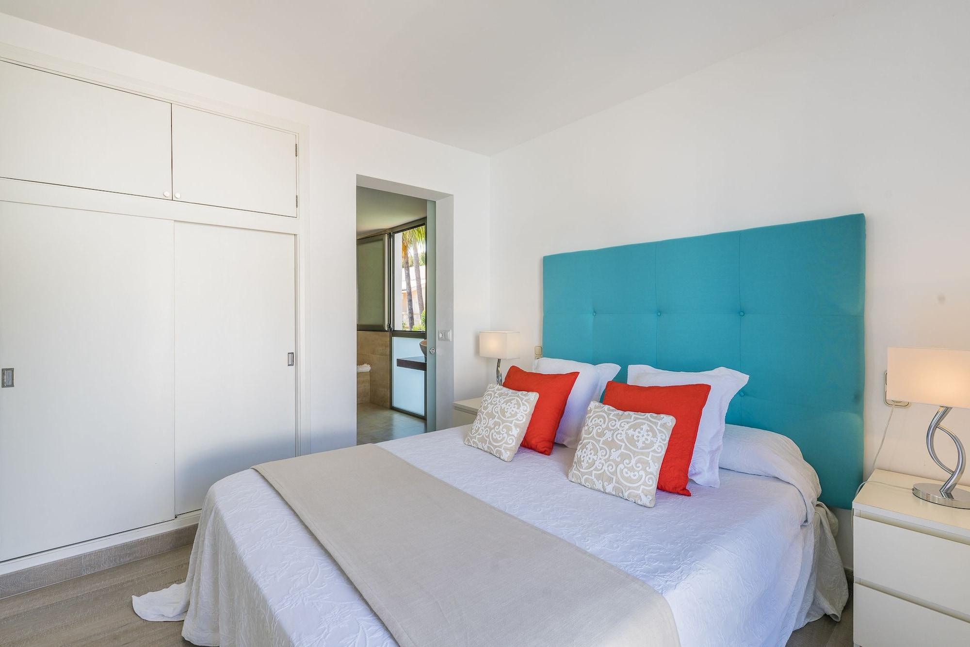 Villa Alcanada - Family Only